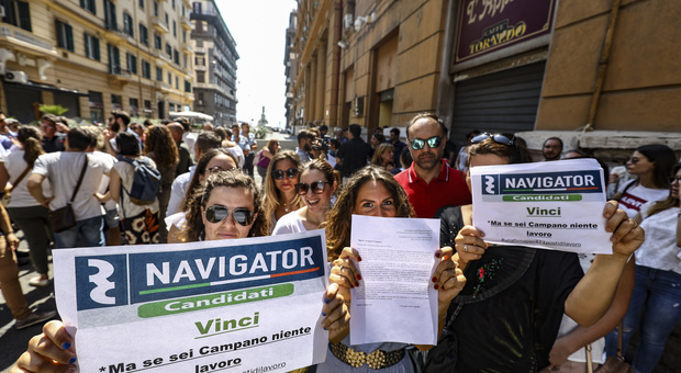 Napoli, la protesta dei navigator: da lunedì sciopero della fame