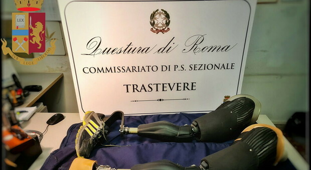 Roma, gli rubano le protesi per camminare: ritrovate dopo gli appelli social