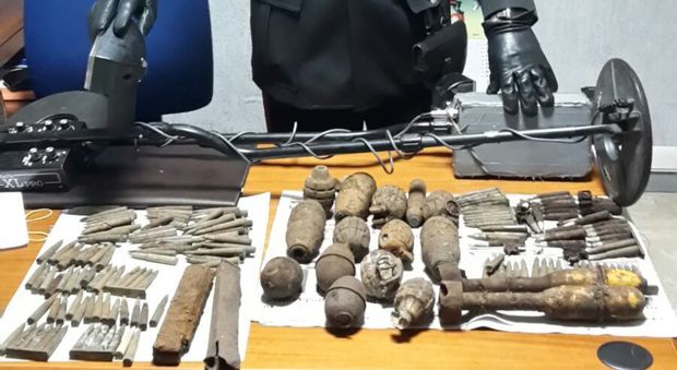 Frosinone, a caccia di reperti bellici nelle zone di guerra: due arresti, trovate bombe e granate