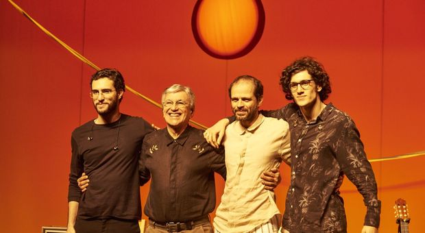 Caetano Veloso torna in Italia dal 13 al 21 luglio: sul palco con i figli Moreno, Tom e Zeca