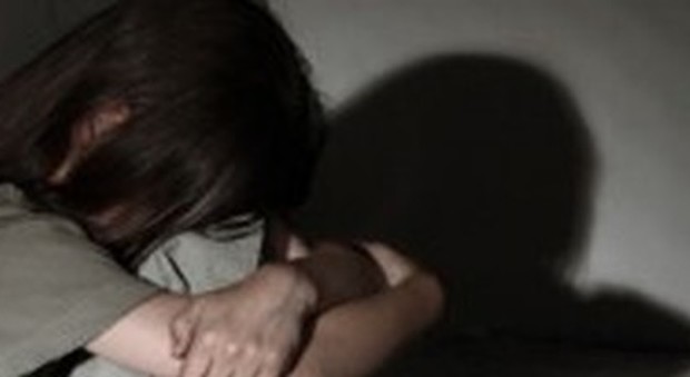 Sesso con una ragazzina di 13 anni: arrestato un 24enne. «Non l'ha violentata»