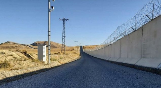 Turchia, via alla costruzione di un nuovo muro lungo 64 km al confine con l'Iran