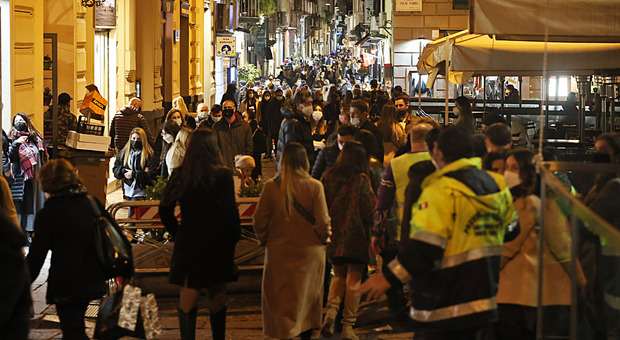 Napoli, controlli nella zona del lungomare denunciati tre parcheggiatori abusivi