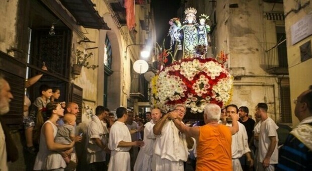 Napoli, Borrelli contro le “processioni” senza regole
