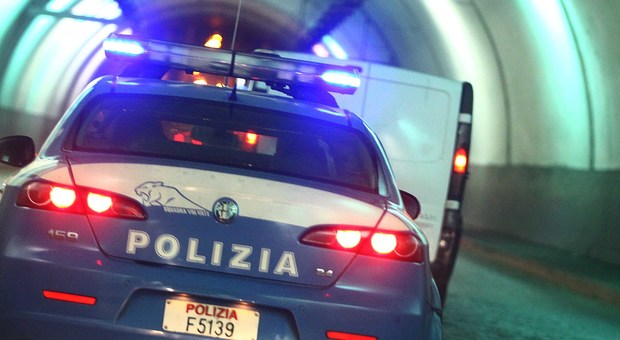 Roma, tenevano 11 chili di cocaina in un vano nascosto dell'auto: arrestata coppia di giovani