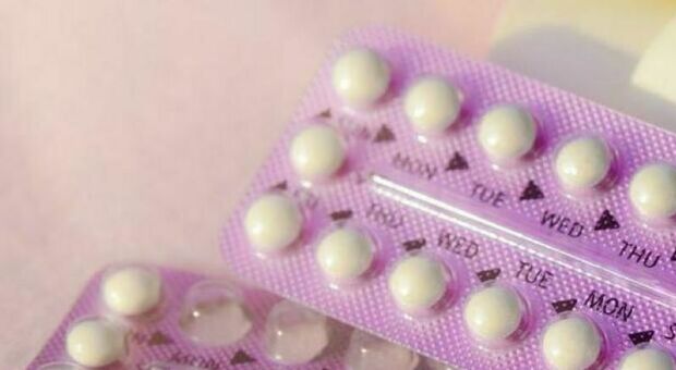 Pillola anticoncezionale, stop dell'Aifa: non è più gratuita per tutte le donne (per il momento). Cosa sta succedendo