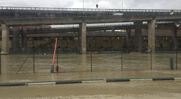 Maltempo, continua l'emergenza in centro Italia: esonda il fiume Pescara