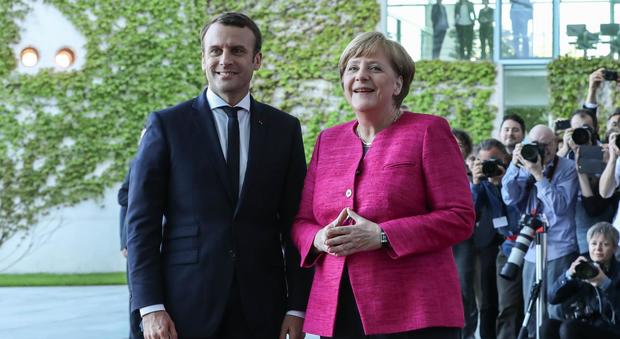 Macron-Merkel e il nuovo asse europeo: "Se serve cambieremo i Trattati"