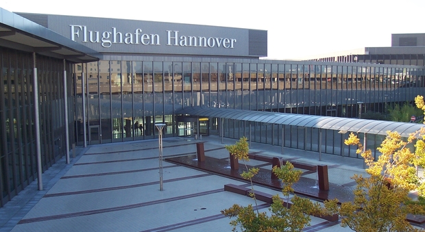 Hannover, minaccia bomba su un aereo: evacuato l'aeroporto