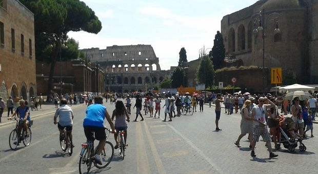 Roma, definitiva la pedonalizzazione dei Fori imperiali in domeniche e festivi