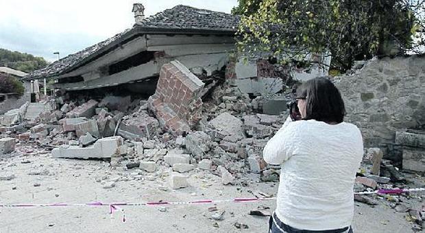Conte, corsa contro il tempo per l'ok al decreto terremoto