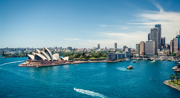 Sidney, la città simbolo dell'Australia, in una profonda baia all'interno del'oceano
