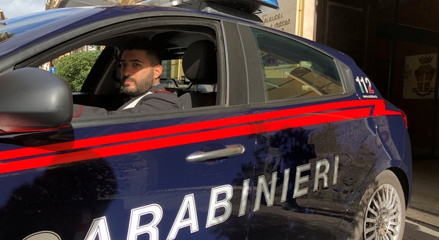 Roma, litiga con l'ex e la colpisce alla testa con un bloccasterzo: 78enne arrestato per tentato omicidio