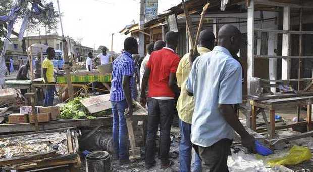 Nigeria. Ragazzina kamikaze in un mercato, decine di morti