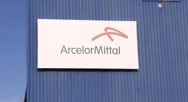 Arcelor Mittal: «Tornerà immunità penale su Taranto». Il Mise: «È falso»