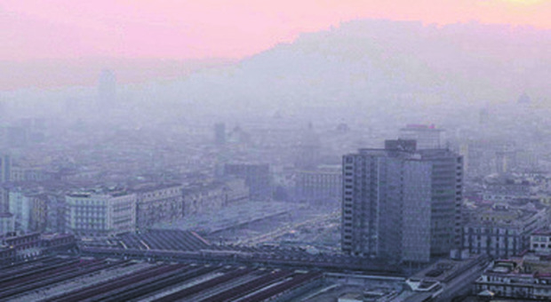 Smog, Legambiente: «11 le città campane fuorilegge per polveri sottili»