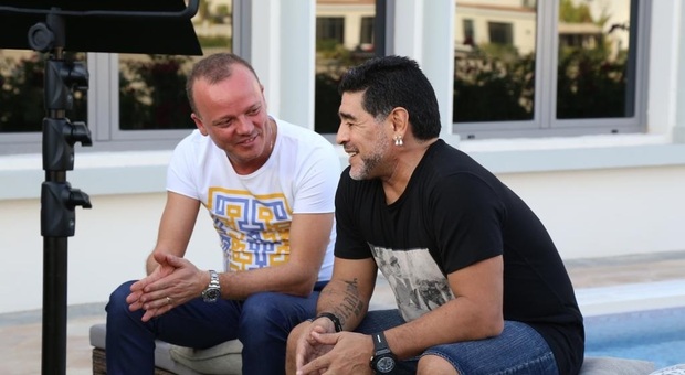 Gigi D'Alessio e l'infinito amore della città per Diego Maradona