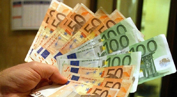 Maxi bollette, 230mila euro per aiutare le famiglie a basso reddito: ecco come richiederli