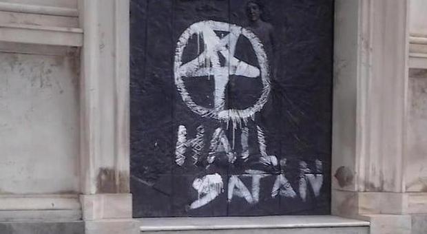 Choc in Campania: scritte sataniche sulla chiesa madre di Positano
