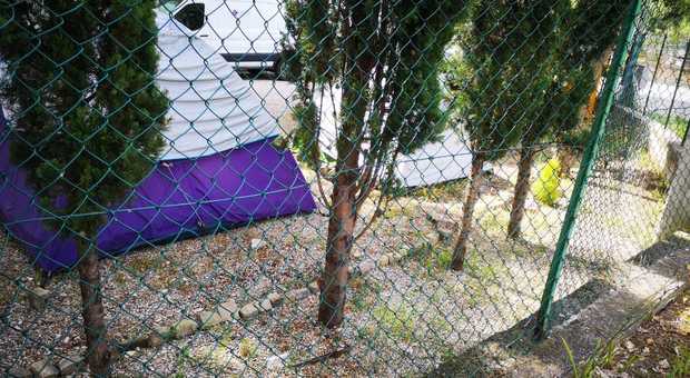 San Benedetto, Comune "sfratta" le tende dei senzatetto, polemiche della Caritas