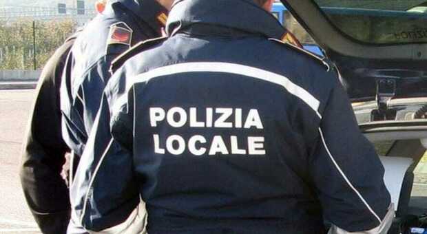 Sicurezza sul lavoro ad Arzano, in cantiere senza casco protettivo