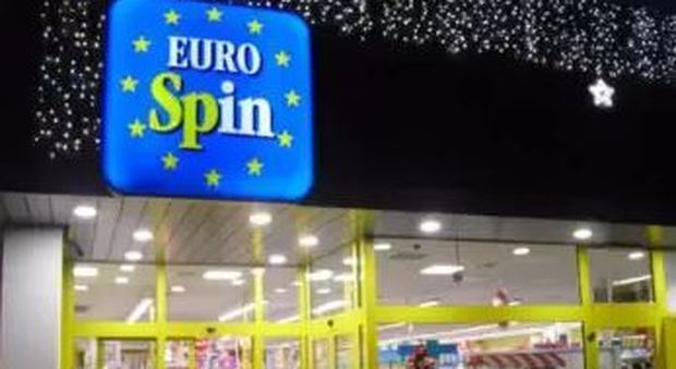 Eurospin annulla il licenziamento della mamma disabile: «Ci scusiamo per non aver approfondito la situazione»