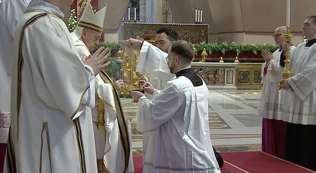 Papa Francesco a san Pietro alla messa del Crisma