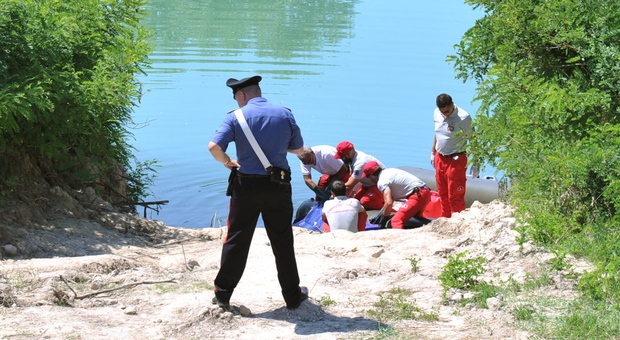 Ritrovato un cadavere sulle sponde dell'Adige: ancora incerta la causa della morte