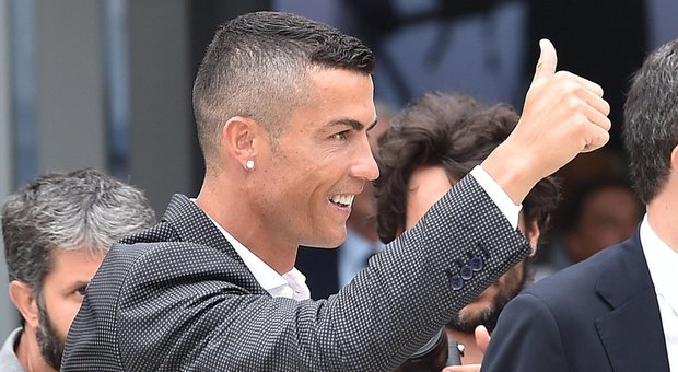 Juve, Ronaldo saluta i tifosi: più di 4 milioni di like per il suo «buongiorno»