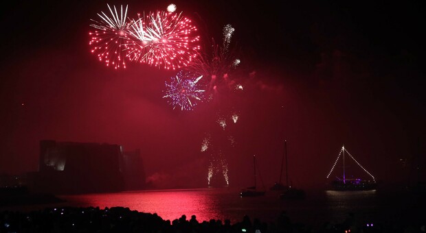 Capodanno a Napoli, de Magistris spegne i fuochi d'artificio: «Quest'anno niente botti»