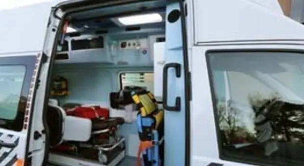 Aggressione choc in ospedale: entra al pronto soccorso e ferisce sette persone, ucciso dalla polizia