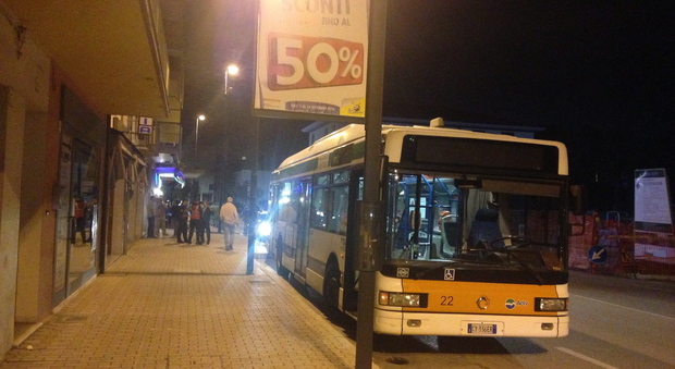 Furgone occupa la fermata del bus: rissa fra autista Actv e idraulico
