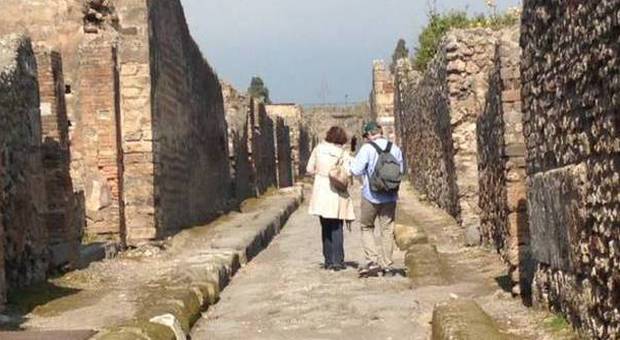 Pompei, protesta nazionale delle guide turistiche: «L'Italia si svende»