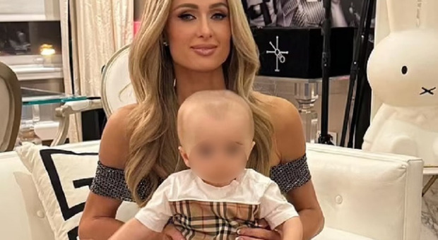 Paris Hilton non ha cambiato per un mese il pannolino al figlio Phoenix: «Ero spaventata»