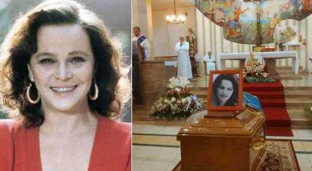 Laura Antonelli, i funerali a Ladispoli: folla e applausi in ricordo dell'attrice