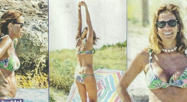 Cristina Parodi, fuga dalle critiche in bikini: col marito Giorgio Gori in spiaggia a Formentera