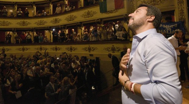 Salvini attacca Conte: «Da avvocato del popolo a traditore del popolo»