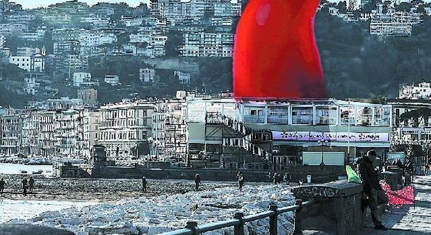 Natale a Napoli con il cuorno gigante di 60 metri: vince ancora la società di Nalbero