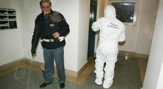 La polizia dopo l'omicidio di Massimiliano Moro il 25 gennaio 2010