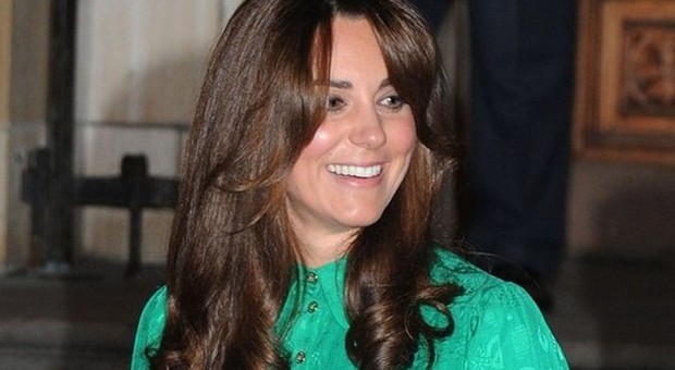 Kate Middleton, gravidanza a rischio? "Sta male, vomita spesso"