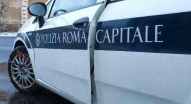 Roma, tifoso investe controllore bus e lo colpisce con un pugno