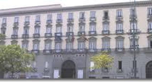 Bandiere a mezz'asta a Palazzo San Giacomo