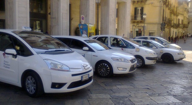 I taxi in piazza Sant'Oronzo