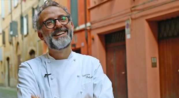 Chef Bottura sbarca a Napoli: aprirà un refettorio a Porta Capuana