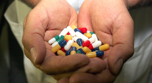 Un farmaco su due è preso in maniera sbagliata, 195.000 morti in Europa ogni anno