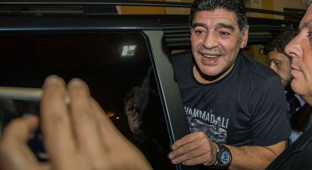 Terremoto, appello di Maradona per le popolazioni colpite dal sisma: «Il 12 ottobre tutti all'Olimpico»