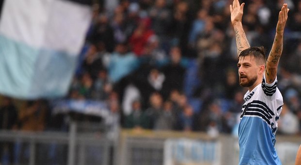 Lazio, Natale con Acerbi: «Regalerò la mia maglia al commento che riceverà più like» Video