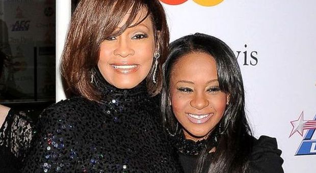 Whitney Houston, la figlia Bobbi Kristina tornerà a casa per morire in pace