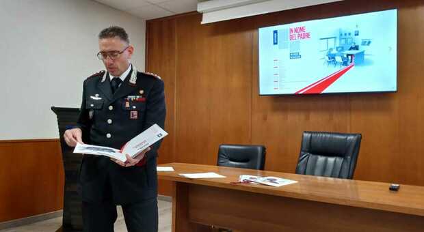 Carabinieri vicini ai cittadini, presentato il calendario storico dell'Arma per il 2024