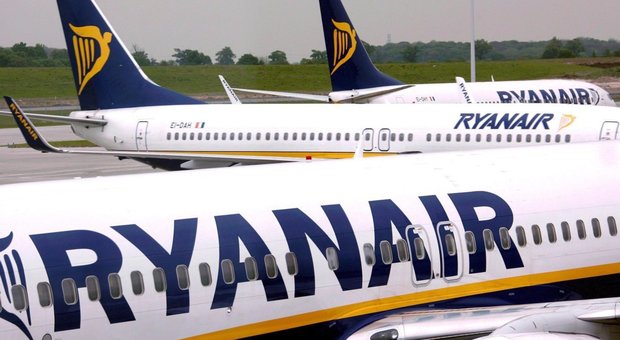 Ryanair lancia l'allarme: «Ritardi e cancellazioni voli, in Europa l'estate sarà un disastro»
